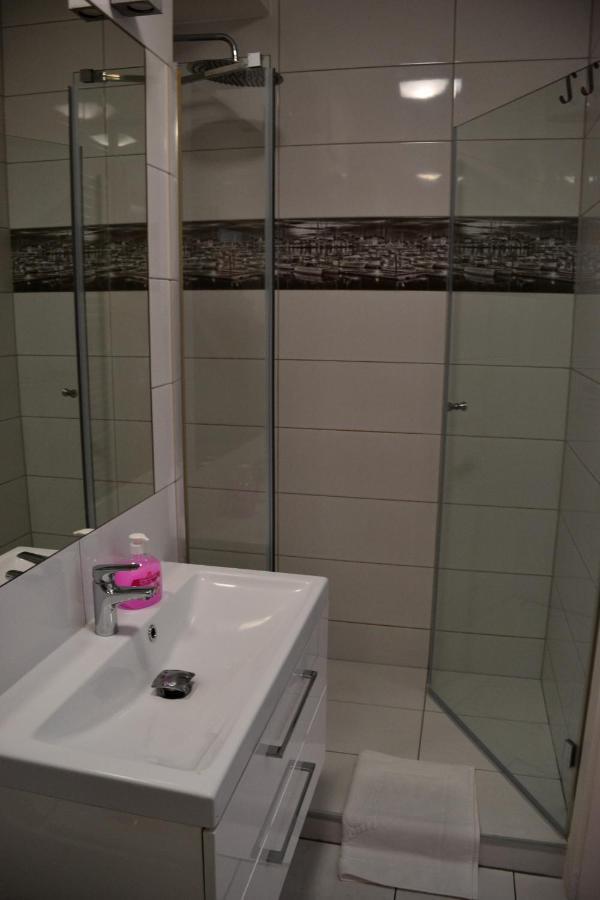 גדנסק Apartamenty Centrum Nad Motlawa Z Widokiem Na Patio Z Balkonem מראה חיצוני תמונה